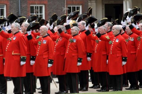 chelsea pensioners hospital royal pensioner become intro infirmary