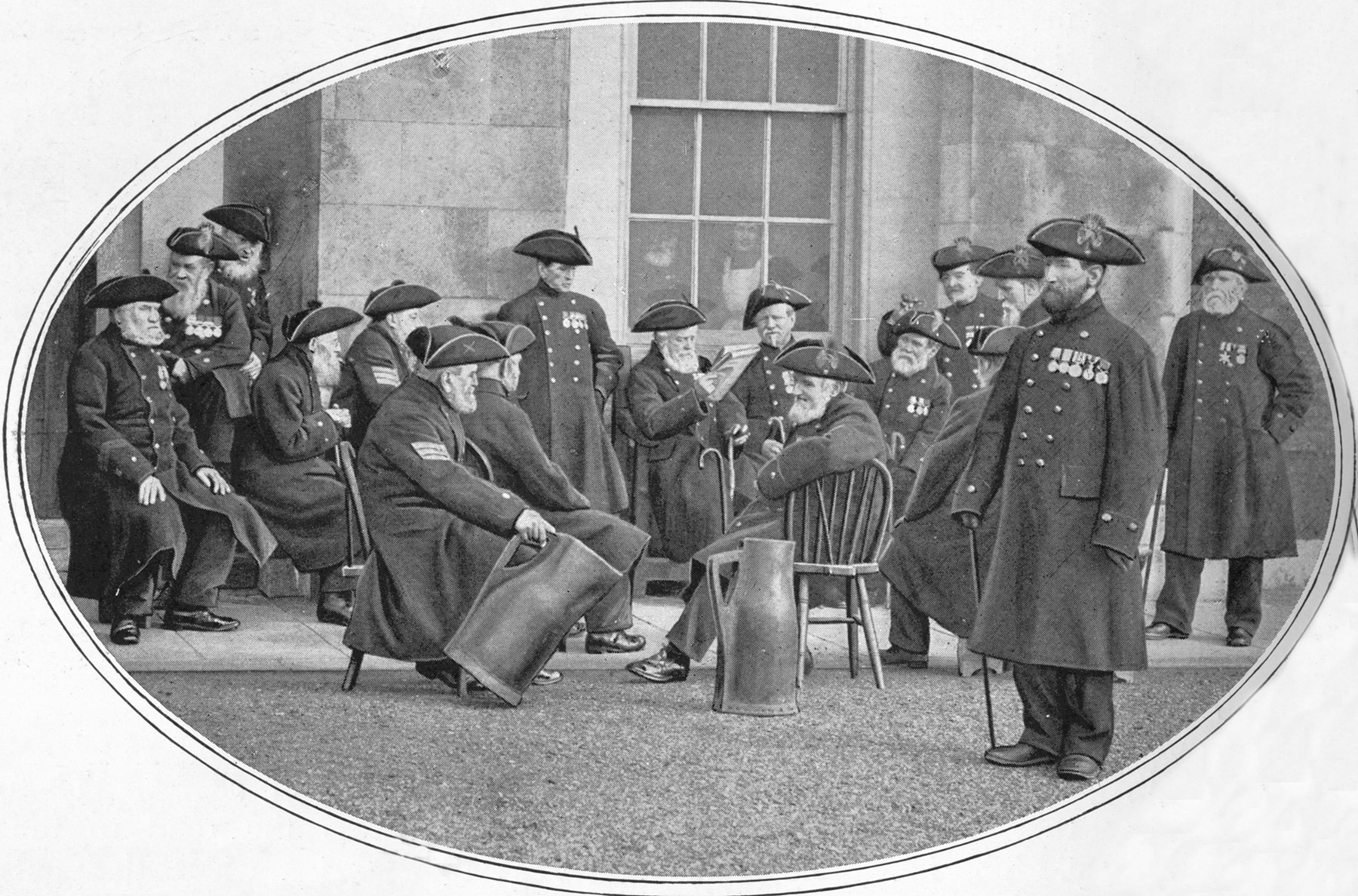 Chelsea Pensioners with two bombards, c. 1901 © Alamy