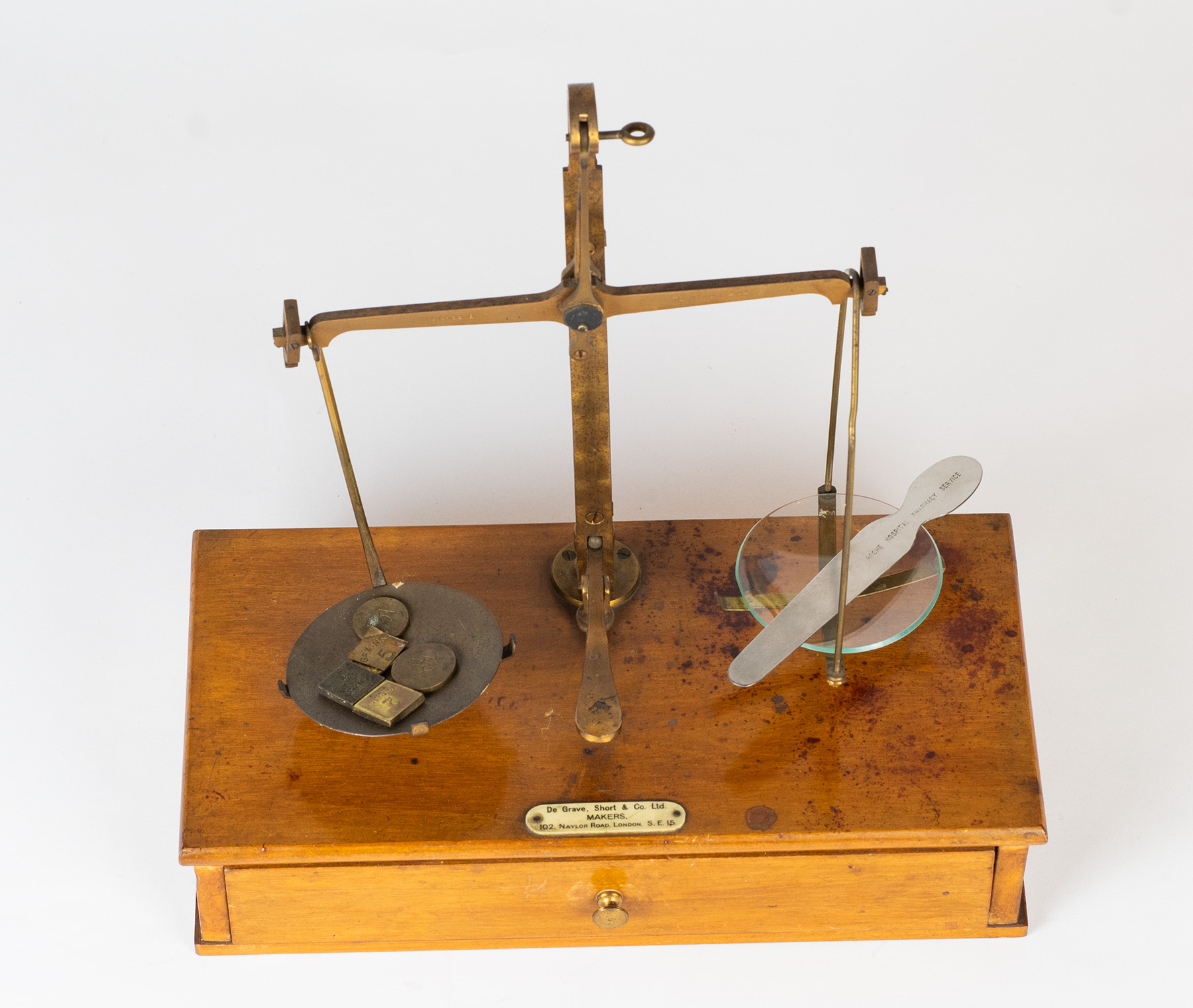 These scales, once used by the Royal Hospital’s apothecary, are now in the Hospital’s collection.