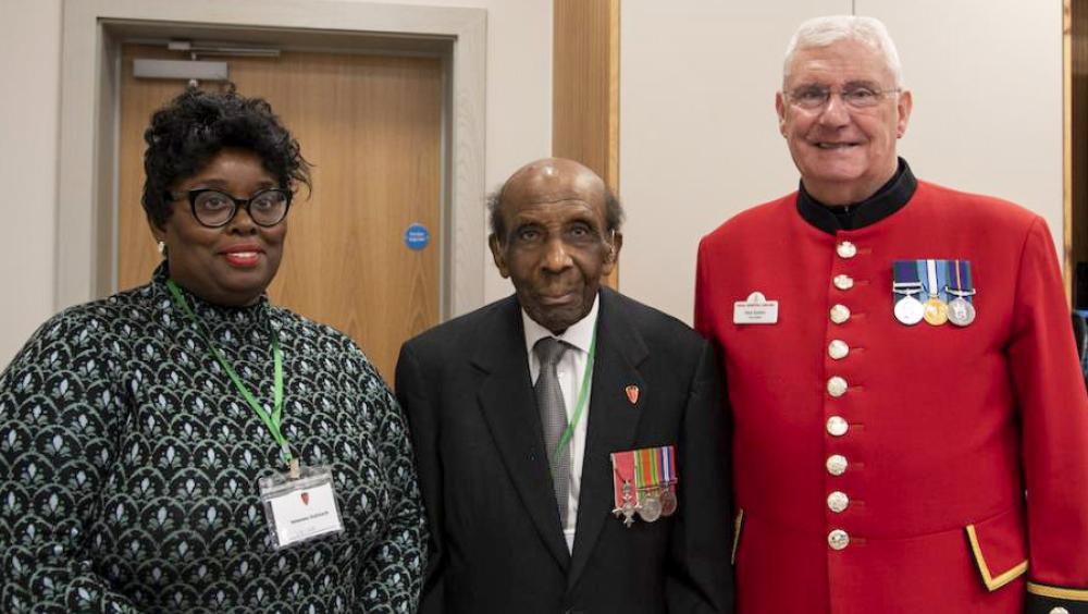 Chelsea Pensioner standing alongside a decorated British Military veteran