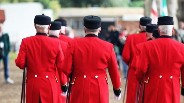 Chelsea Pensioners Pace Stick Performance at Chelsea History Festival