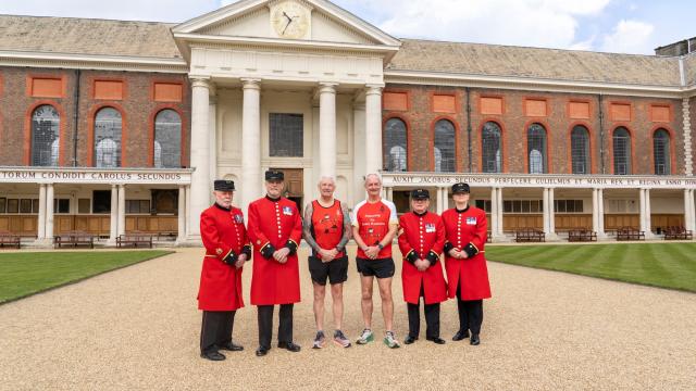 David Richmond & Dave Godwin prepare to take on the London Marathon