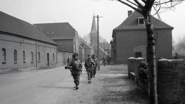 British paratroopers in Hamminkeln 25th March 1945